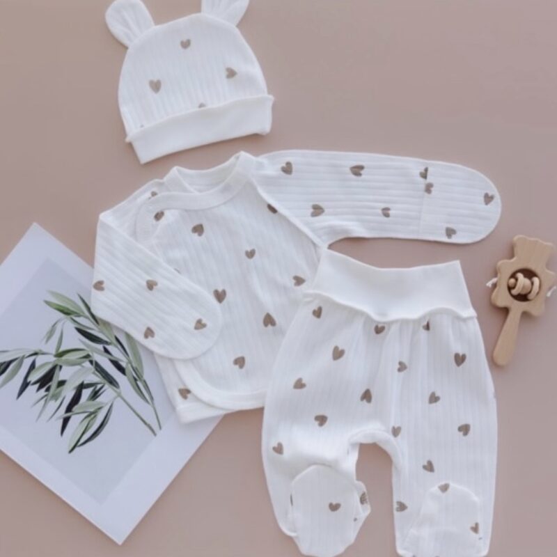 חליפה ניובורן "Love"